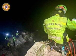 soccorso alpino salva uomo