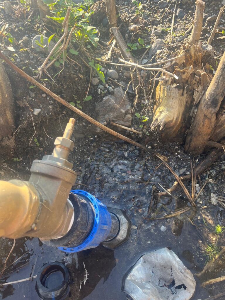 strade colabrodo e perdite d'acqua a curduma e paterriti
