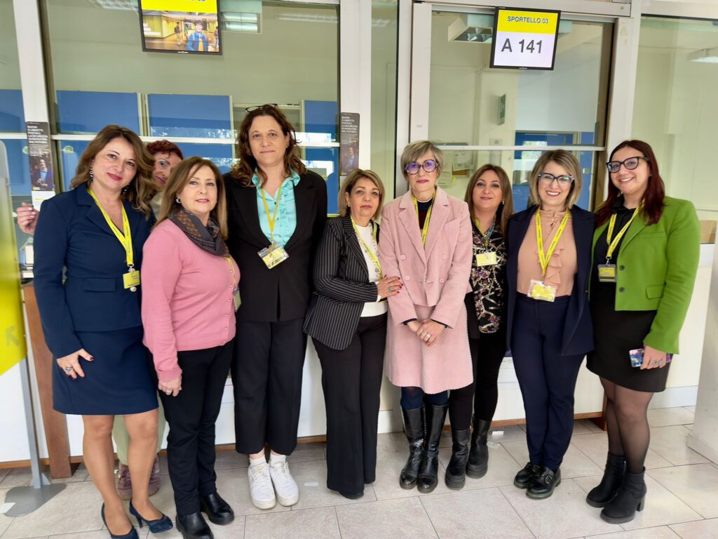 ufficio postale di donne