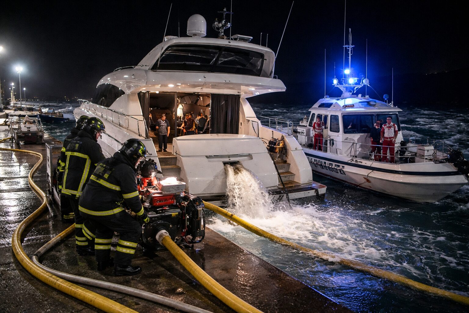 yacht imbarca acqua