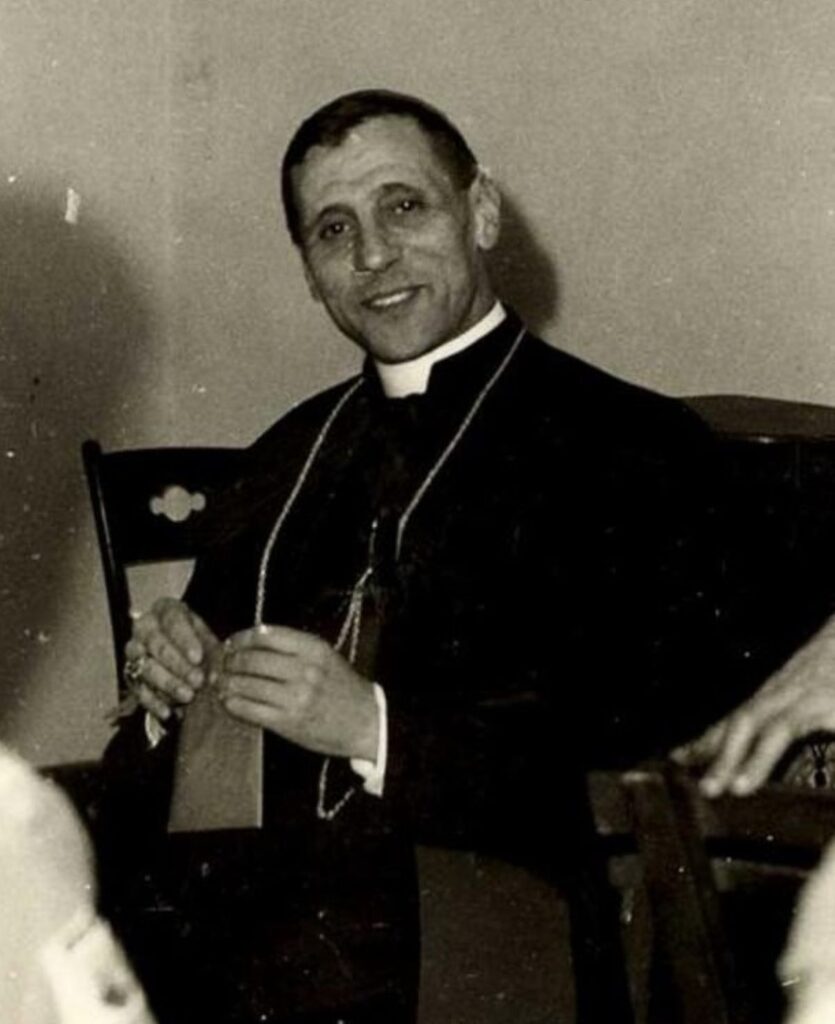 1951 - Mons Ferro incontra scout Carovana fraternità Alluvione Reggio Cal