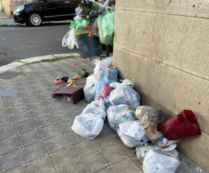 Cestino della spazzatura via Giuseppe Mazzini