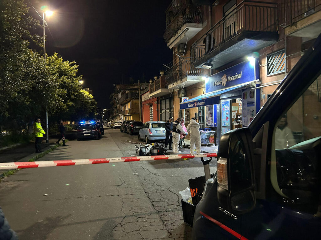 Donna accoltellata a Catania, si valuta posizione del marito