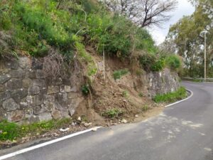 Frana in curva pericolosa