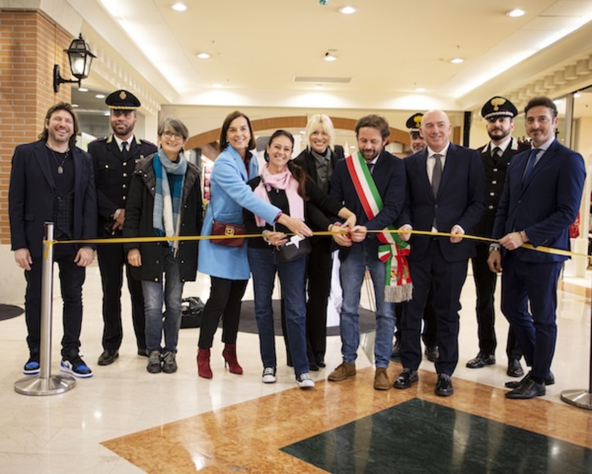 Giusy Versace inaugurato la mostra ‘I Muri del Silenzio’ (1)