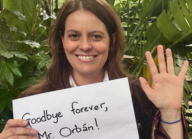 Ilaria Salis festeggia la sconfitta di Orban: “goodbye forever”