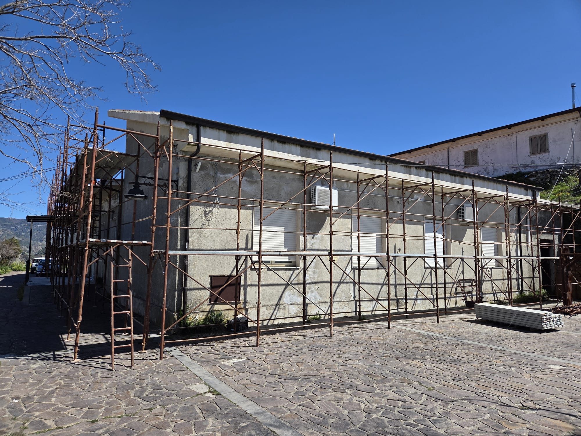 Lavori ex scuola Castello Roccaforte greco