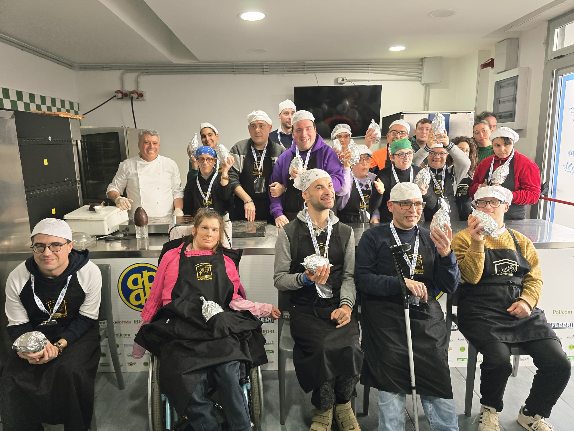 Pasqua di Solidarietà a Reggio Calabria AgediLab e APAR insieme nel segno del cioccolato
