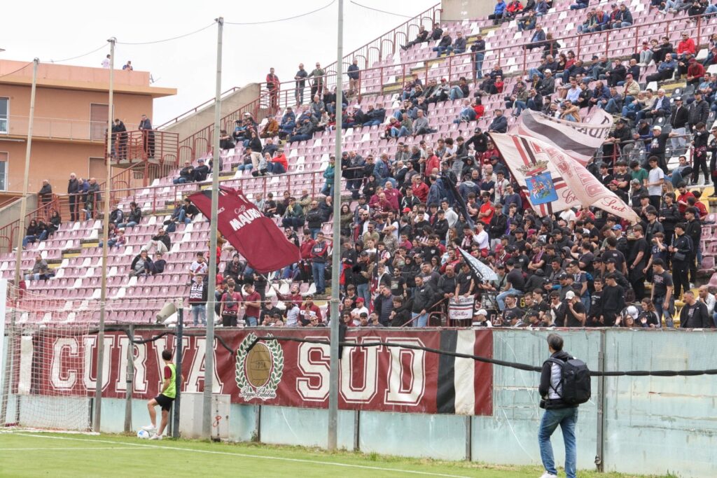 Reggina-Enna Curva Sud semivuota al Granillo
