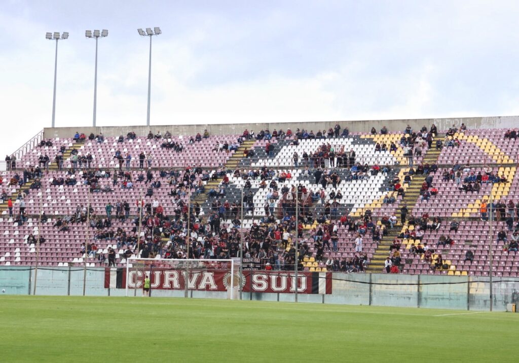 Reggina-Enna Curva Sud semivuota al Granillo