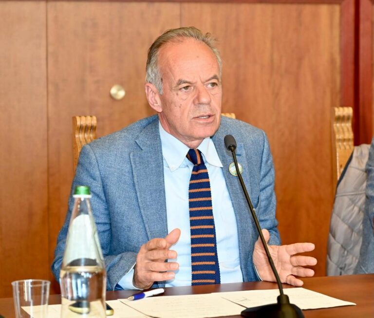 Messina, Scurria accusa Basile e De Luca di mettere a rischio le elezioni: “interessi personali sopra quelli della città” | VIDEO