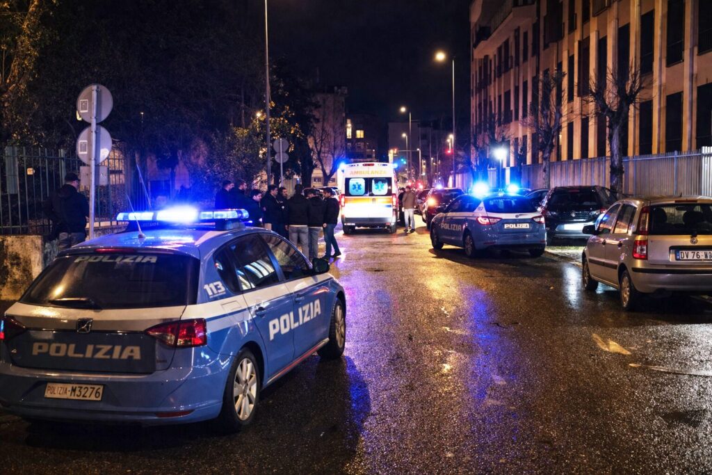 ambulanza polizia notte