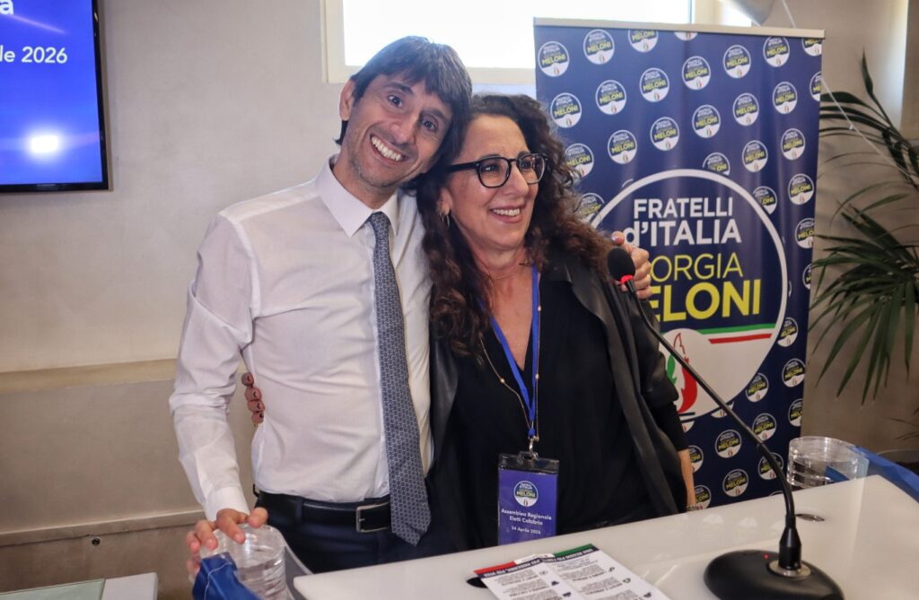 assemblea fratelli d'italia a reggio calabria giovanni donzelli e wanda ferro