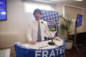 assemblea fratelli d'italia a reggio calabria giovanni donzelli