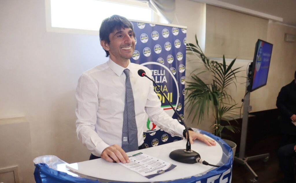 assemblea fratelli d'italia a reggio calabria giovanni donzelli
