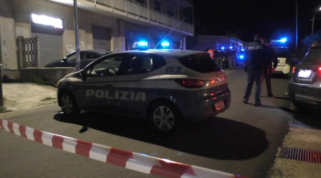 catanzaro donna di getta dal balcone insieme ai figli