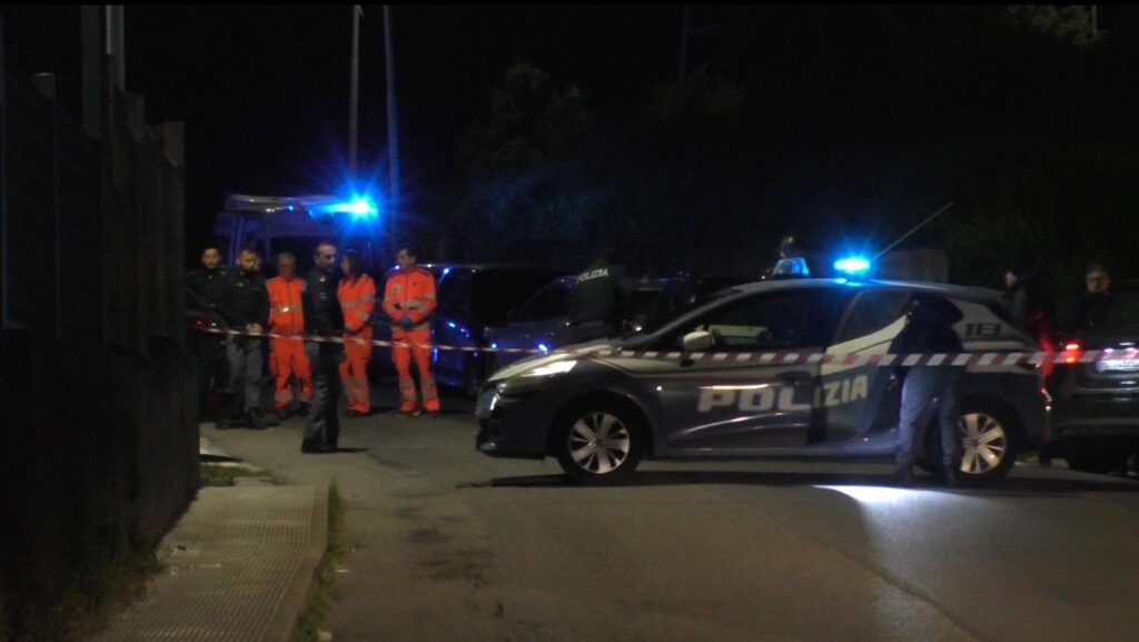 catanzaro donna di getta dal balcone insieme ai figli