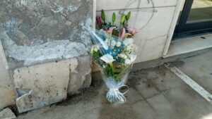 catanzaro donna di getta dal balcone insieme ai figli