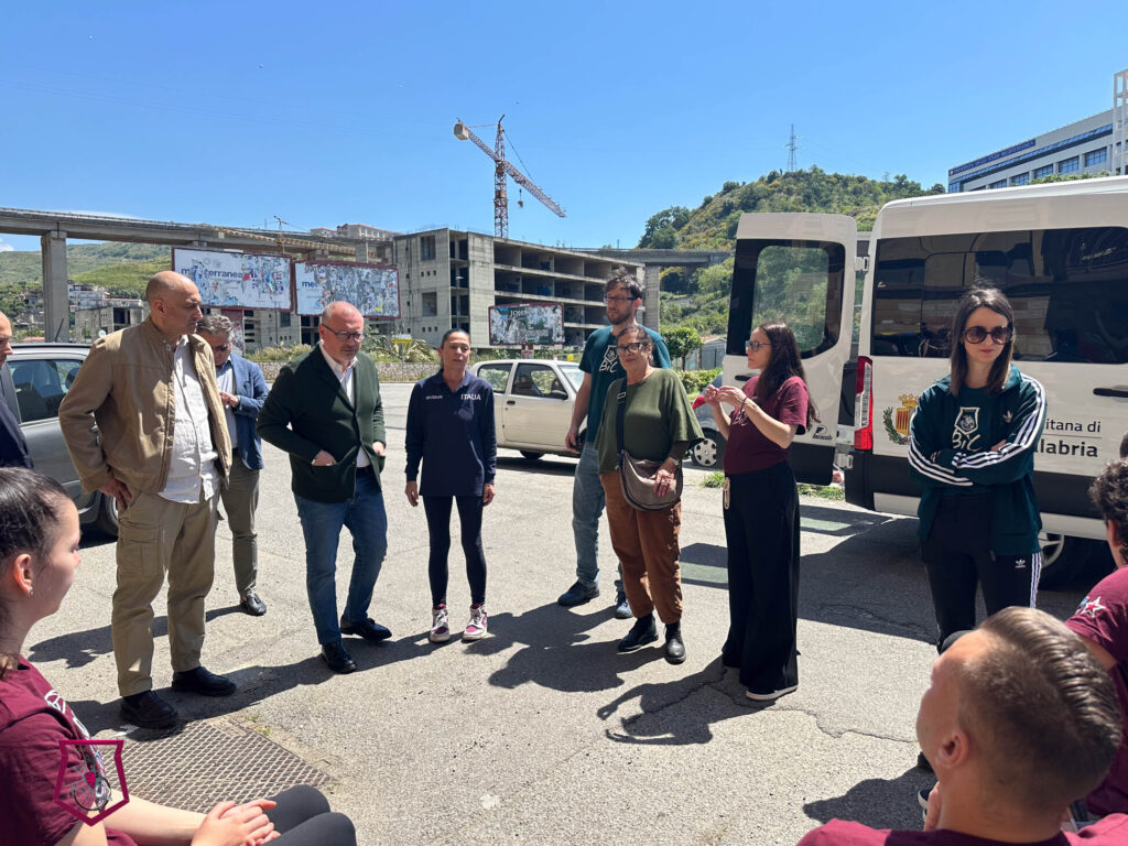 consegna pulmino e nuova sede reggio bic bene confiscato