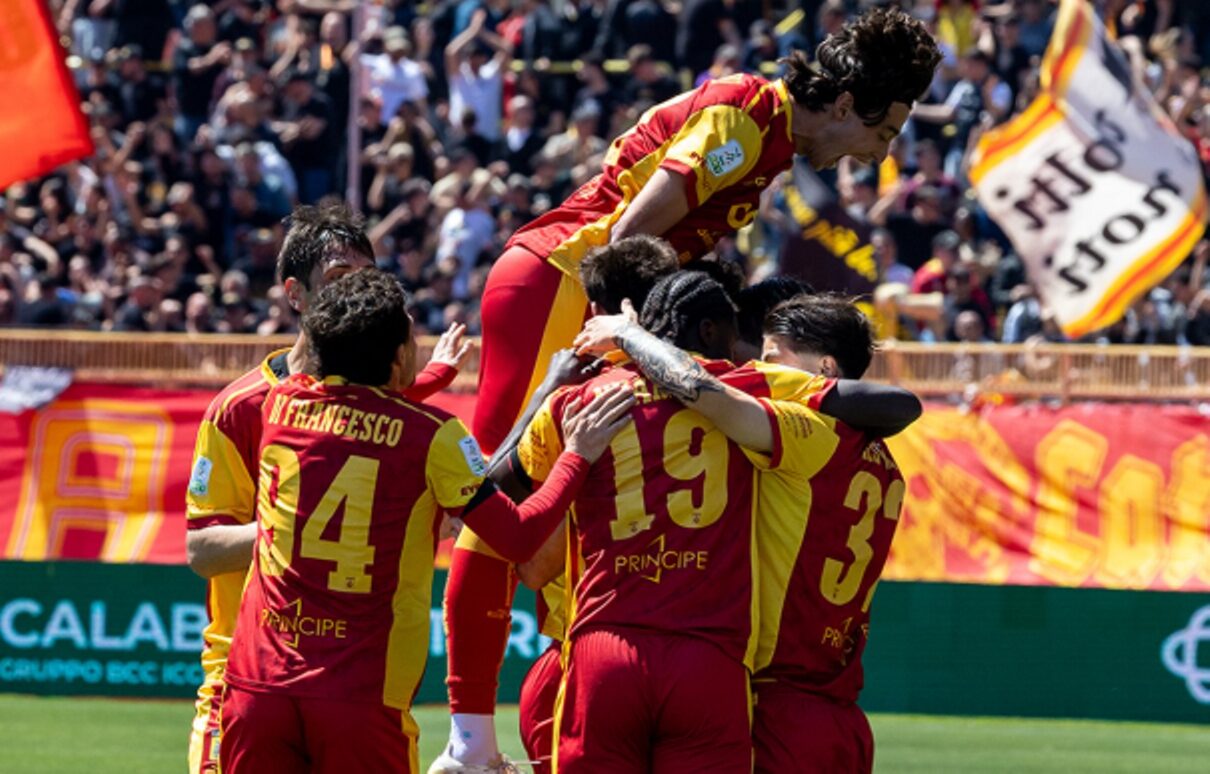 esultanza catanzaro vittoria contro lo spezia