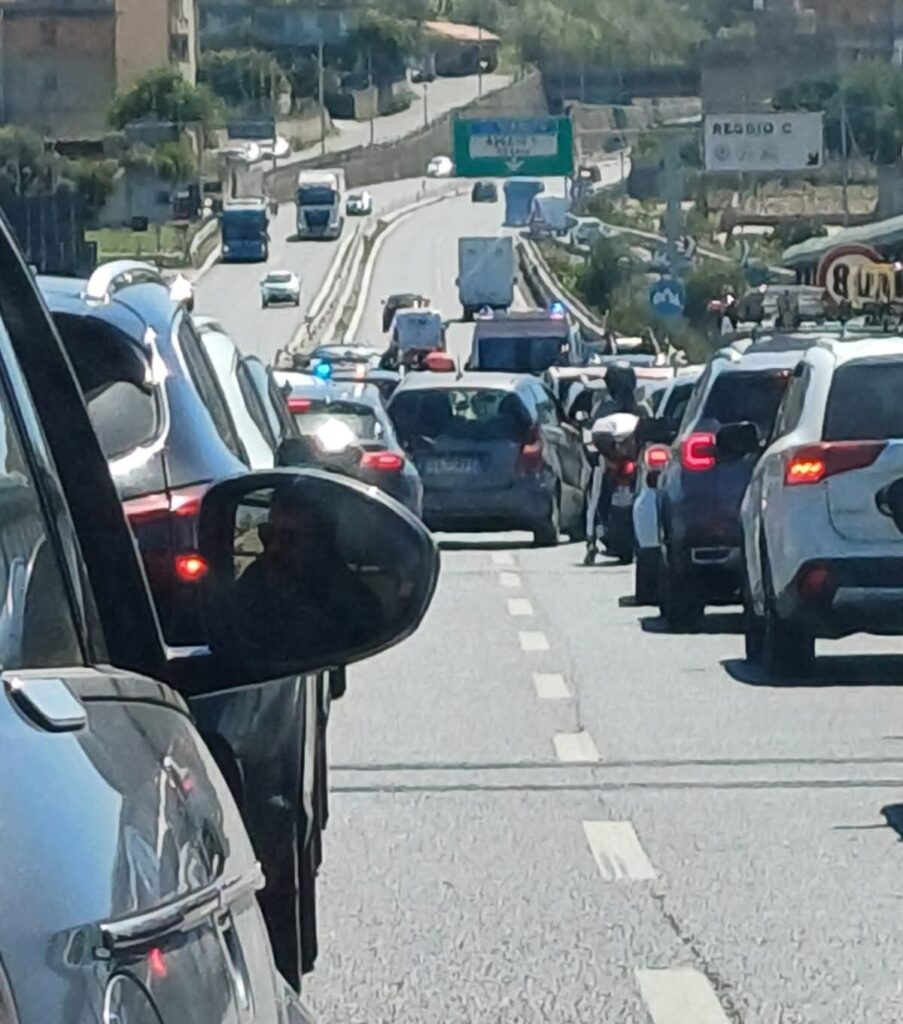 incidente raccordo autostradale