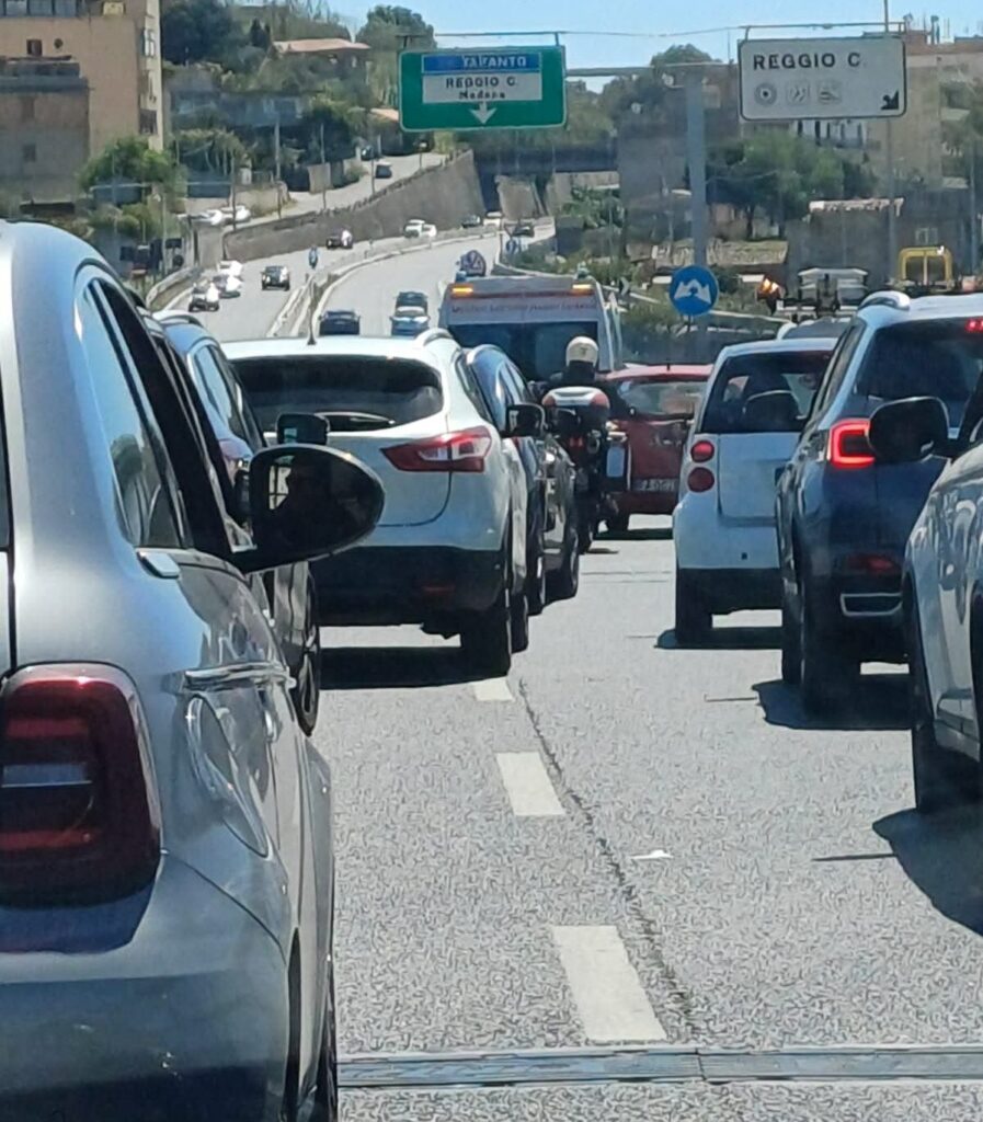 incidente raccordo autostradale
