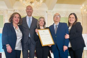 la famiglia di Domenico Giordano premiata alla sua memoria con il San Giorgio d'Oro