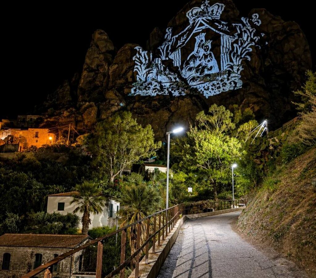 pentedattilo illuminato