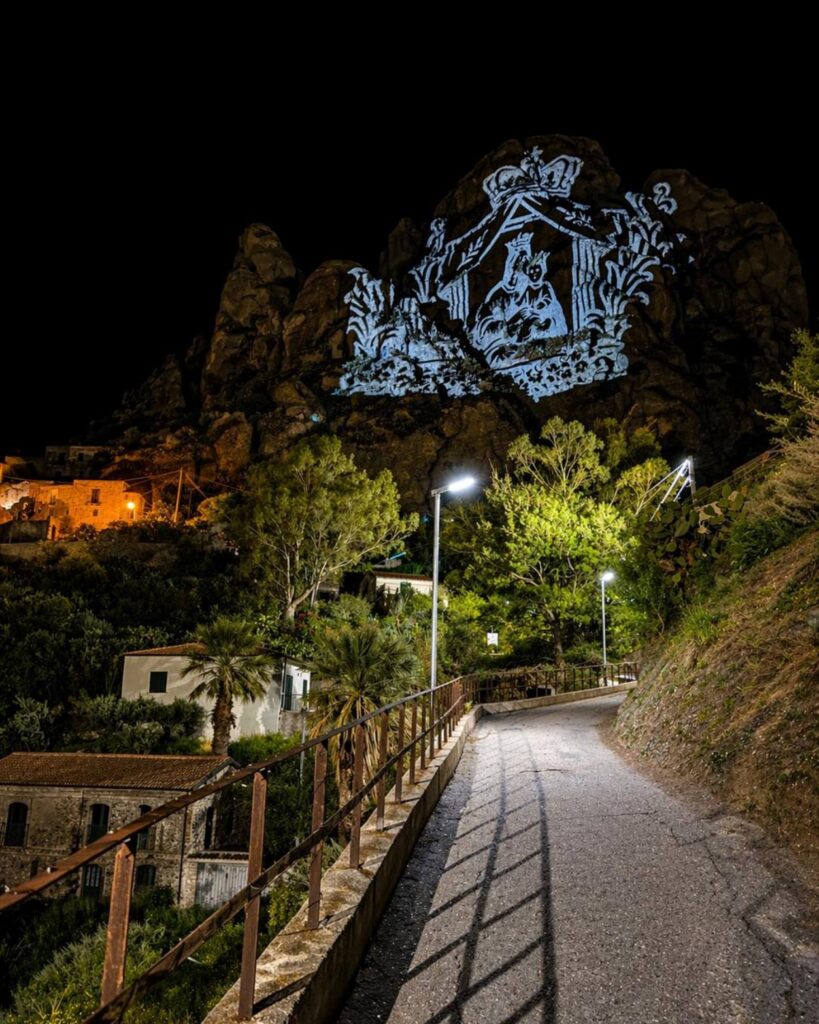 pentedattilo illuminato