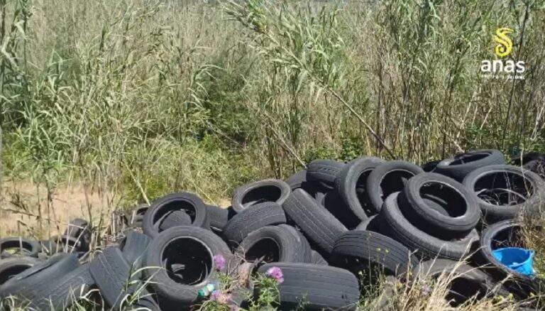 Calabria: rifiuti lungo le statali, proseguono gli interventi di rimozione | VIDEO