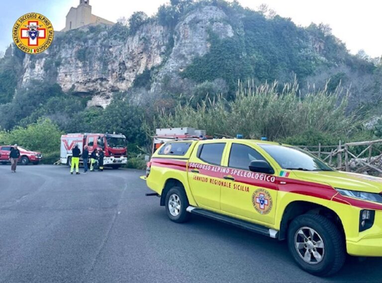 Tragedia in Sicilia, uomo precipita da una parete: morto dopo un volo di 60 metri