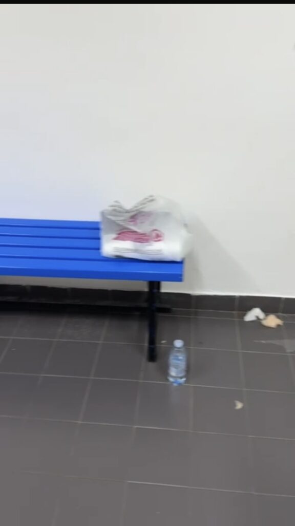 sporcizia e degrado al palacalafiore