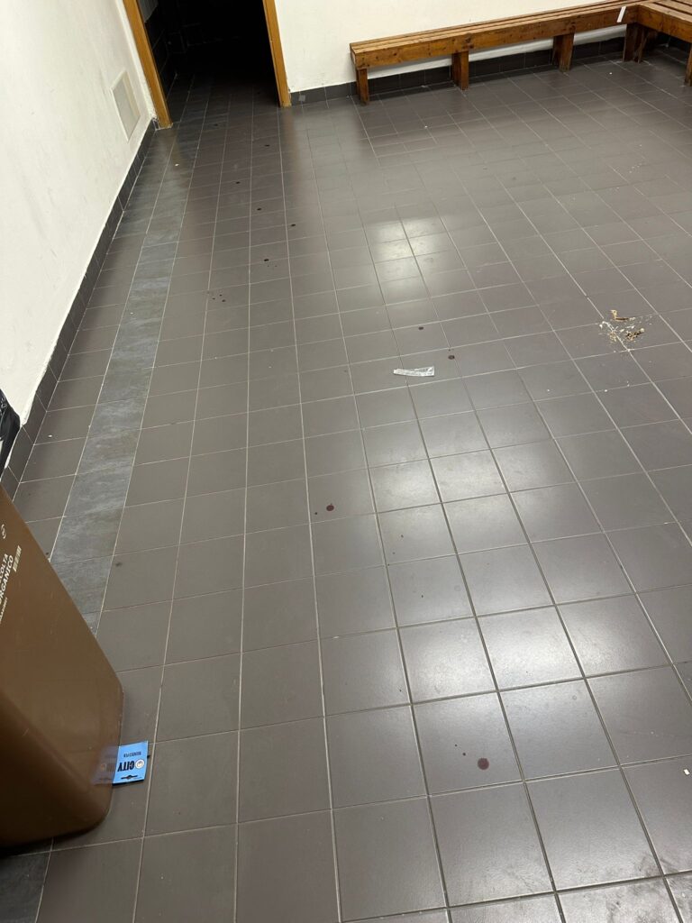 sporcizia e degrado al palacalafiore