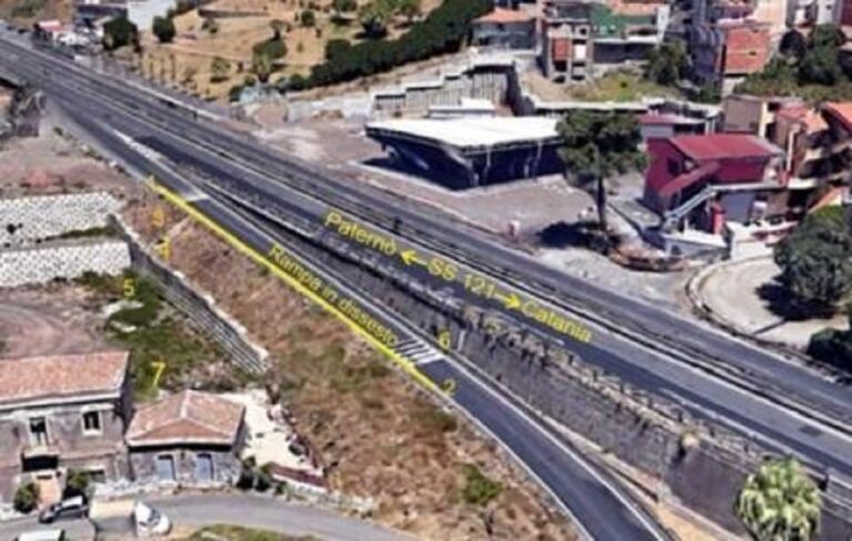 Frane, in gara i lavori sulla rampa della statale 121 Paternò-Catania