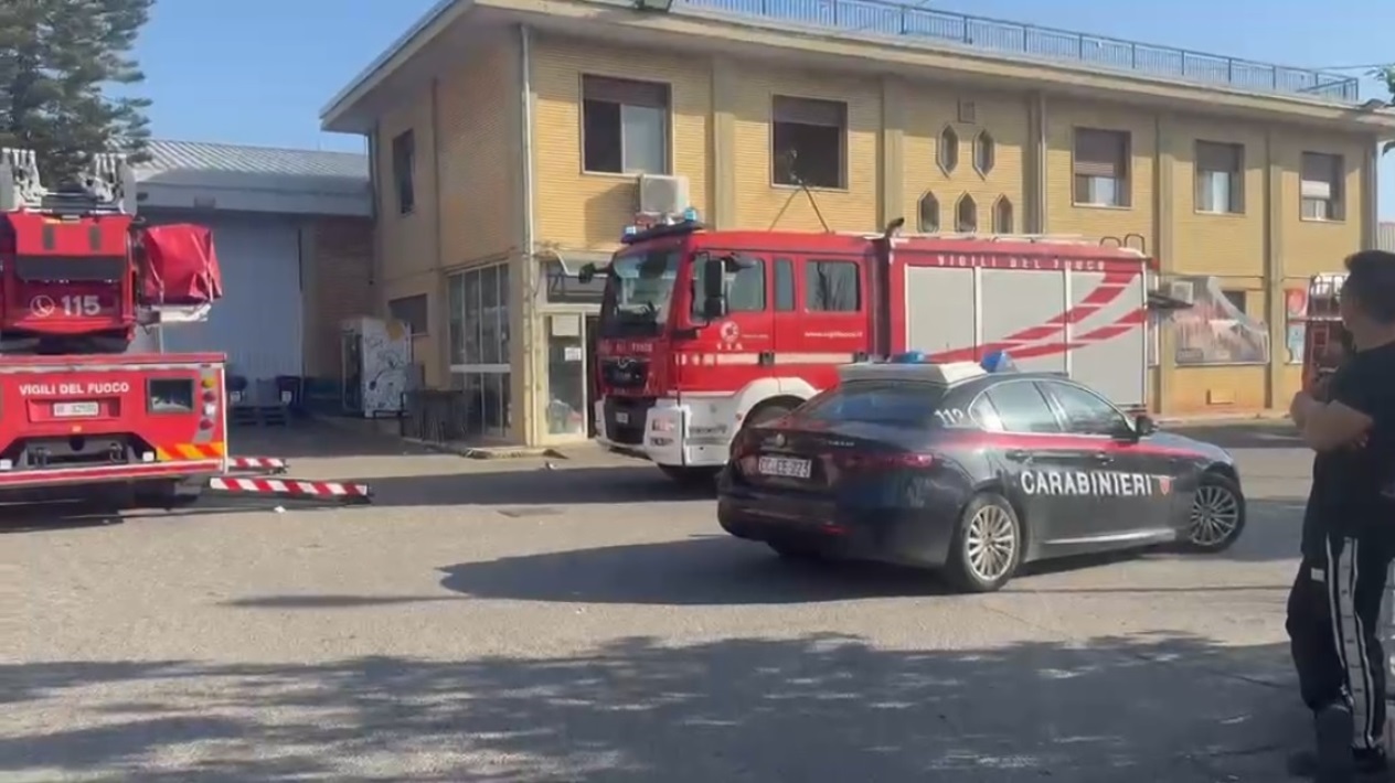 vigili del fuoco carabinieri negozio cinesi via padova