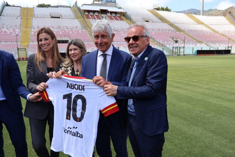 Messina, sopralluogo di Abodi al “Franco Scoglio”: “per Euro 2032 nessuna possibilità, vi spiego i motivi” | VIDEO