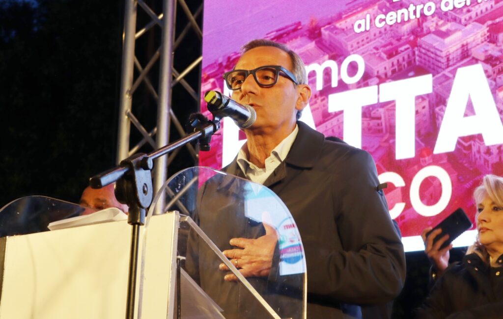 Comizio di Mimmo Battaglia a Piazza Duomo