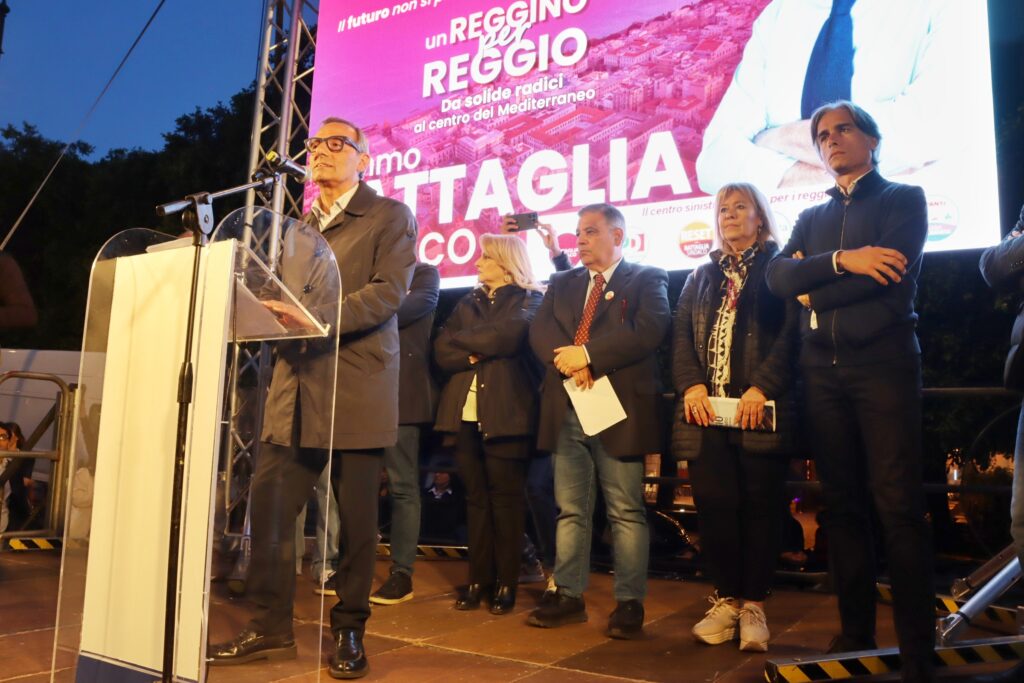 Comizio di Mimmo Battaglia a Piazza Duomo