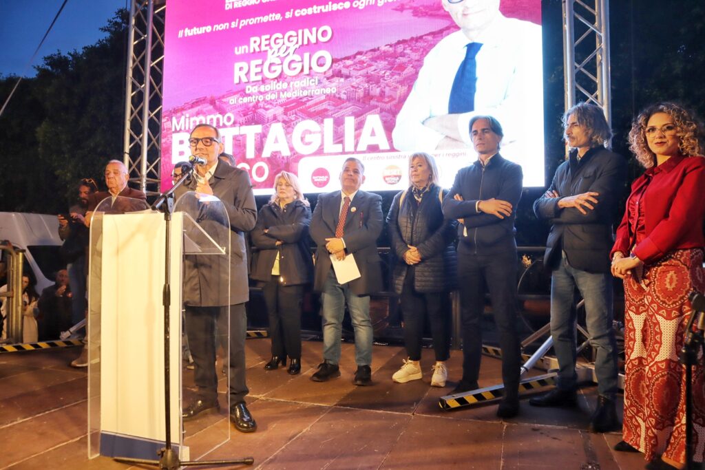 Comizio di Mimmo Battaglia a Piazza Duomo