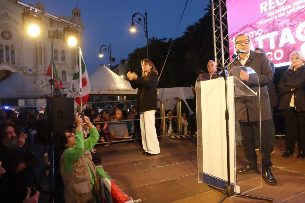 Comizio di Mimmo Battaglia a Piazza Duomo
