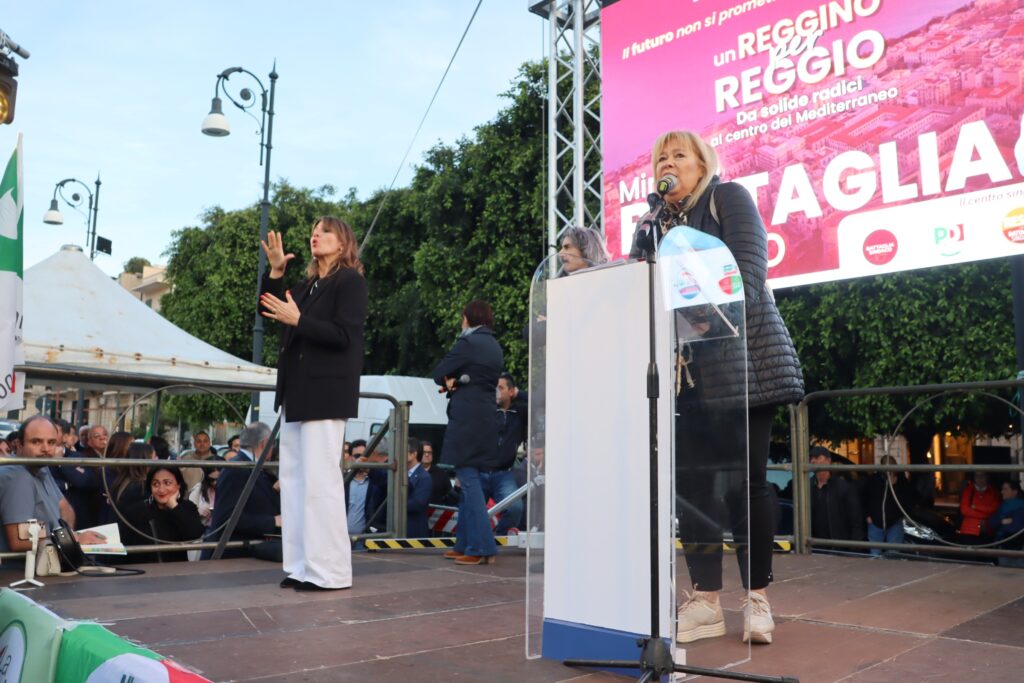 Comizio di Mimmo Battaglia a Piazza Duomo