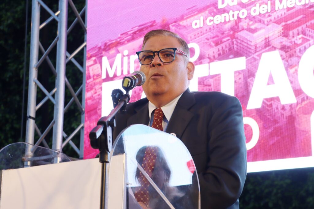 Comizio di Mimmo Battaglia a Piazza Duomo
