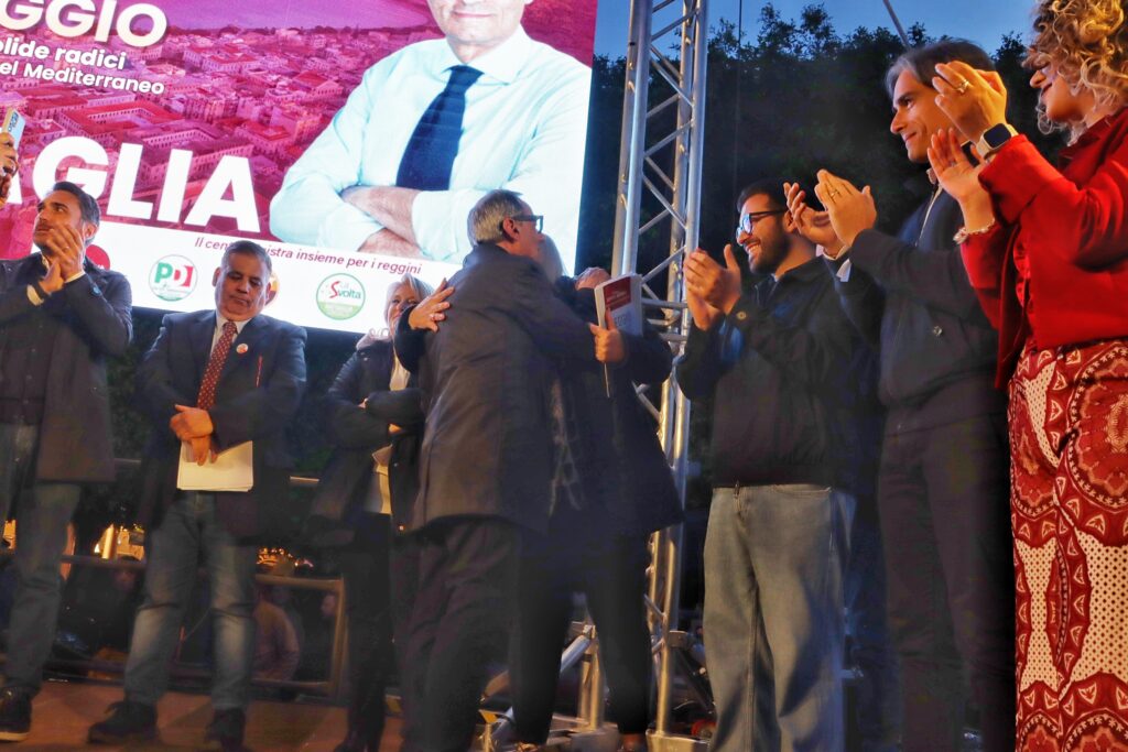 Comizio di Mimmo Battaglia a Piazza Duomo