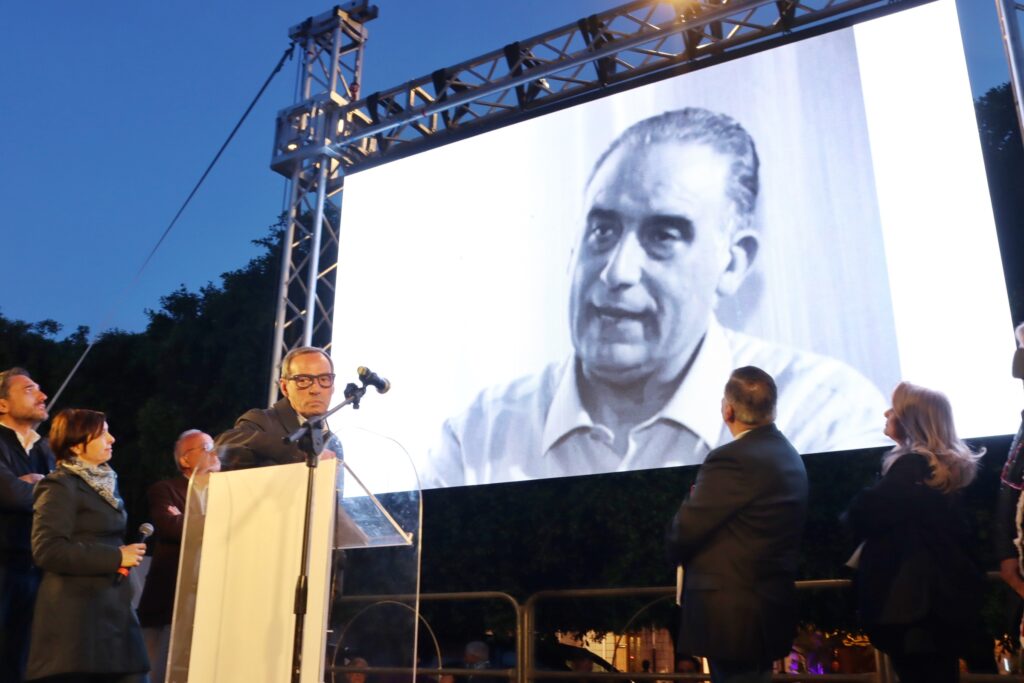 Comizio di Mimmo Battaglia a Piazza Duomo Piero Battaglia