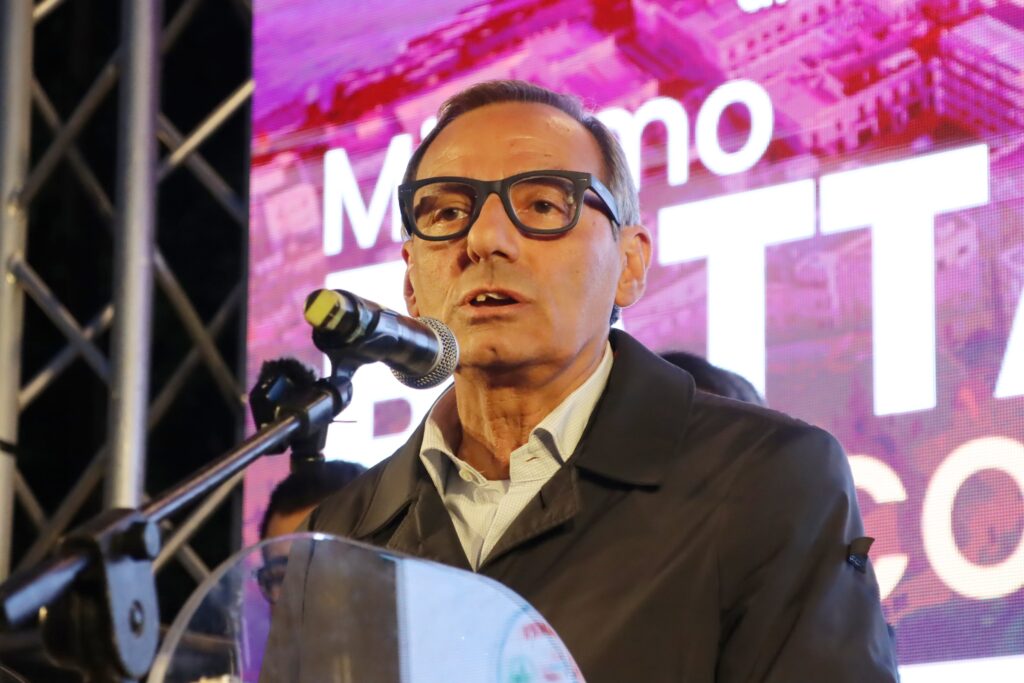 Comizio di Mimmo Battaglia a Piazza Duomo