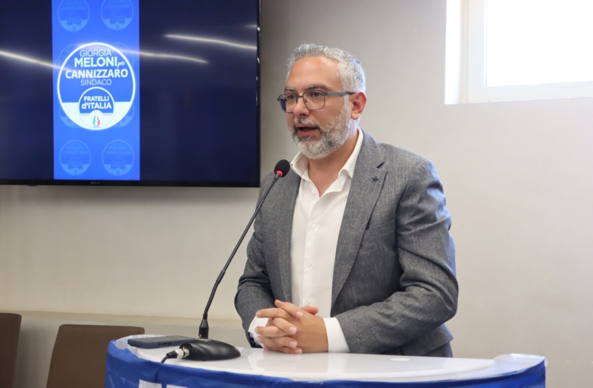 Comunità di Arasì si riuniscono durante la Calata, un evento religioso e identitario che unisce residenti e emigrati