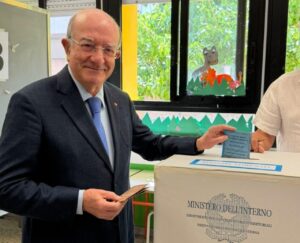 Eduardo Lamberti Castronuovo al voto elezioni 2026