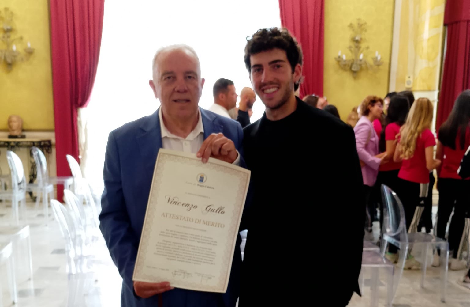 Enzo Gullo premiazione sindaco Battaglia