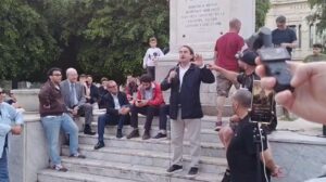 Gianni Latella parla alla protesta degli ultrà della Reggina