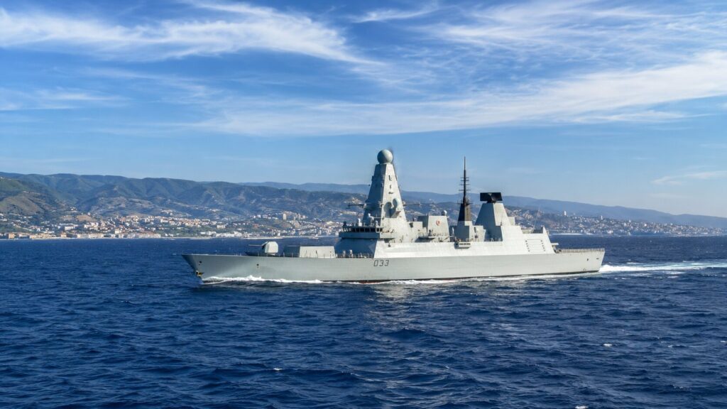 HMS Dauntless stretto di messina